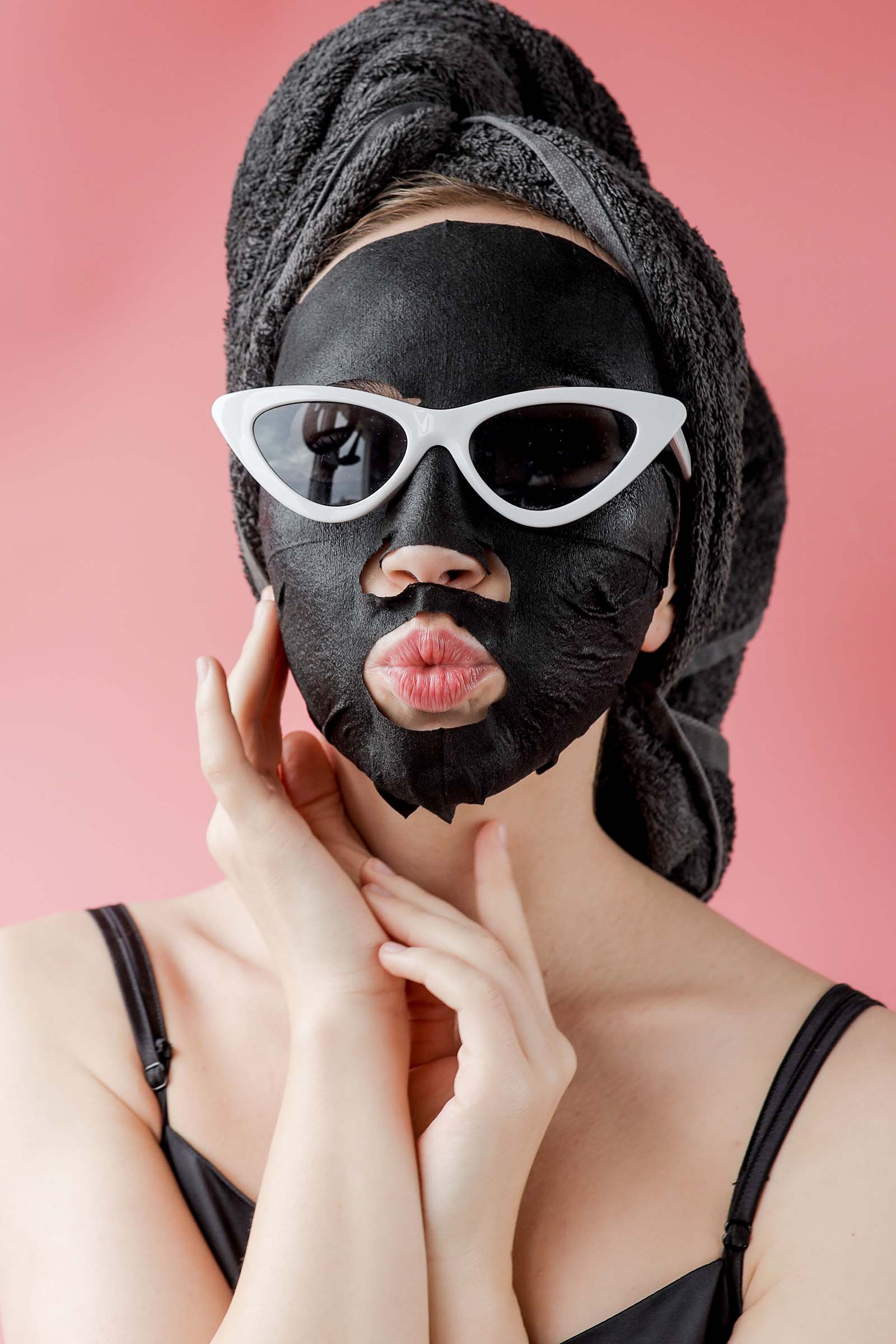 16 лайфхаков, которые сделают тканевую маску для лица намного эффективнее!